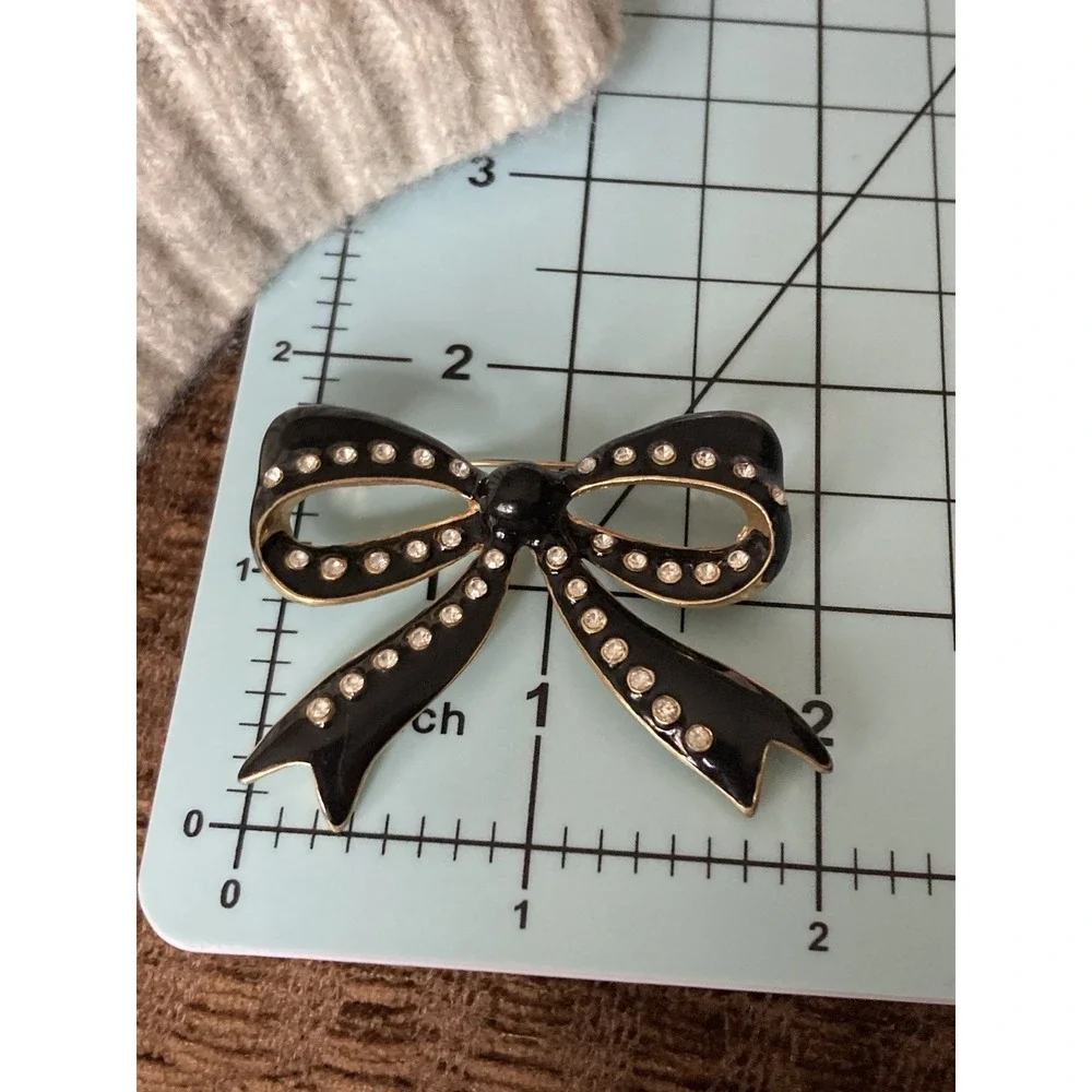 Vintage Black Enamel Rhinestone‎ Bow Brooch Gold Tone Crystal Ribbon Pin Runway
